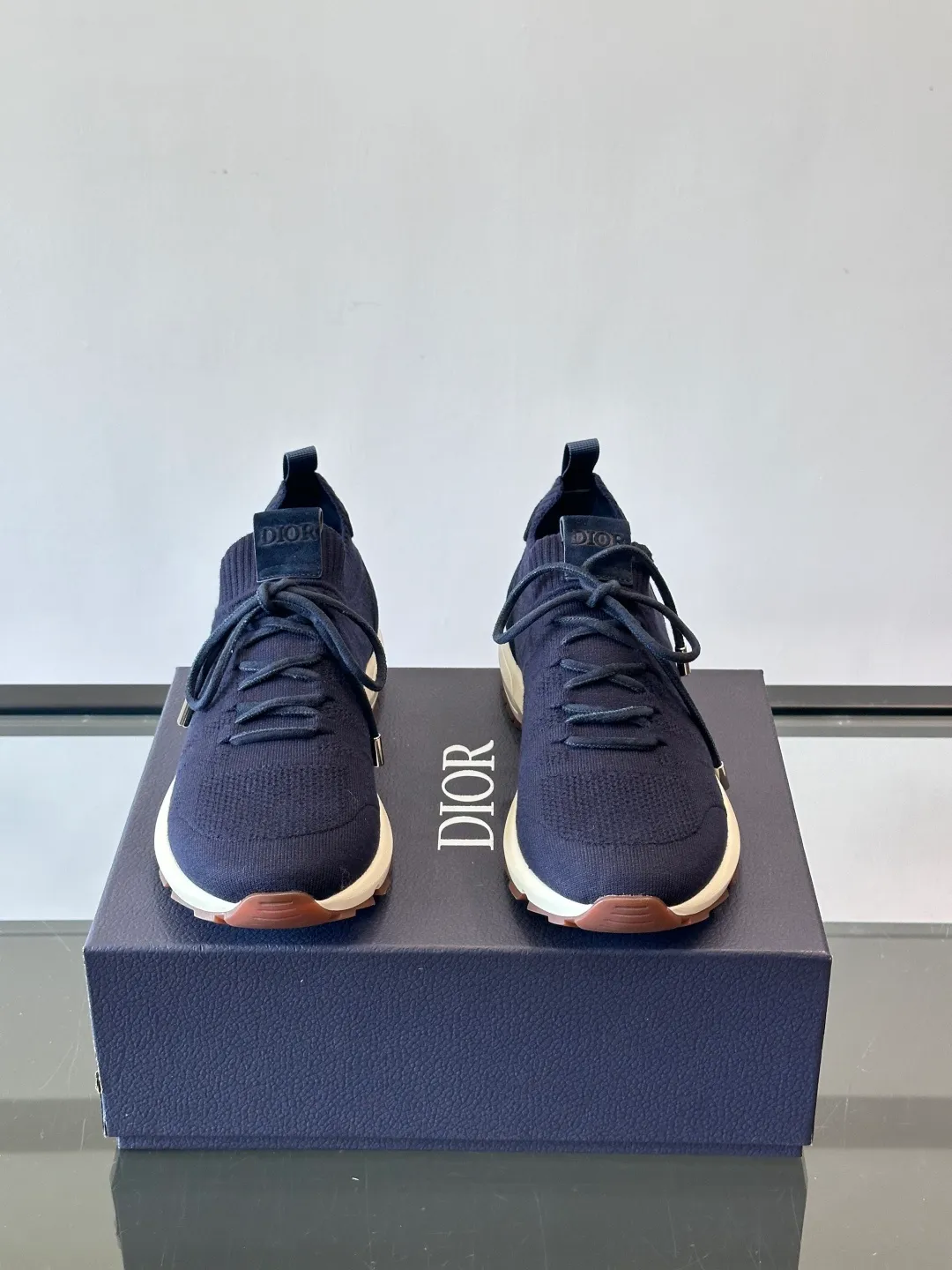Men's Men's Shoes 💰p440 "Dior" B80 sneakers are a new product of Dior men's series, focusing on comfort and fashion. The upper is made of breathable mesh + fabric splicing, which is lightweight and fits the shape of the foot, making it super comfortable for daily wear. The sole is made of rubber, which has great grip and wear resistance, and is suitable for commuting or light sports. The overall style is simple, the gray tone is versatile, and the shoelaces are adjustable for a more stable fit. Designed by Kim Jones, it is both practical and trendy. It is one of the new hot items in early spring①. size: 39-45 (38.46 customized)